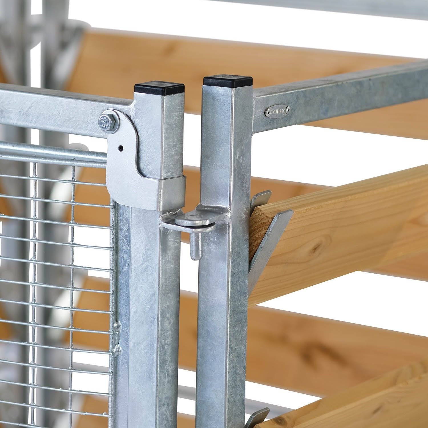 Komposter aus Holz und Metall mit Sieb